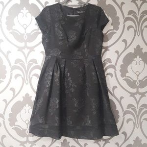 ⚫Jessica Howard empire waist dress⚫